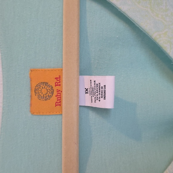 Ruby Rd Tunic - Picture 2 of 8